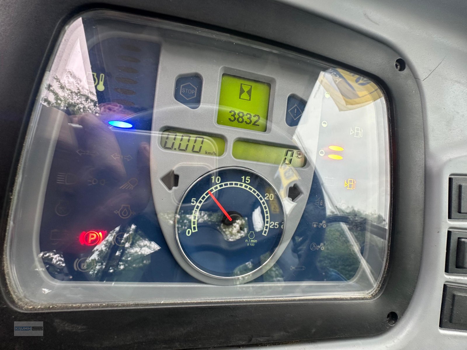 Schmalspurtraktor des Typs New Holland t4030v, Gebrauchtmaschine in Malterdingen (Bild 4)