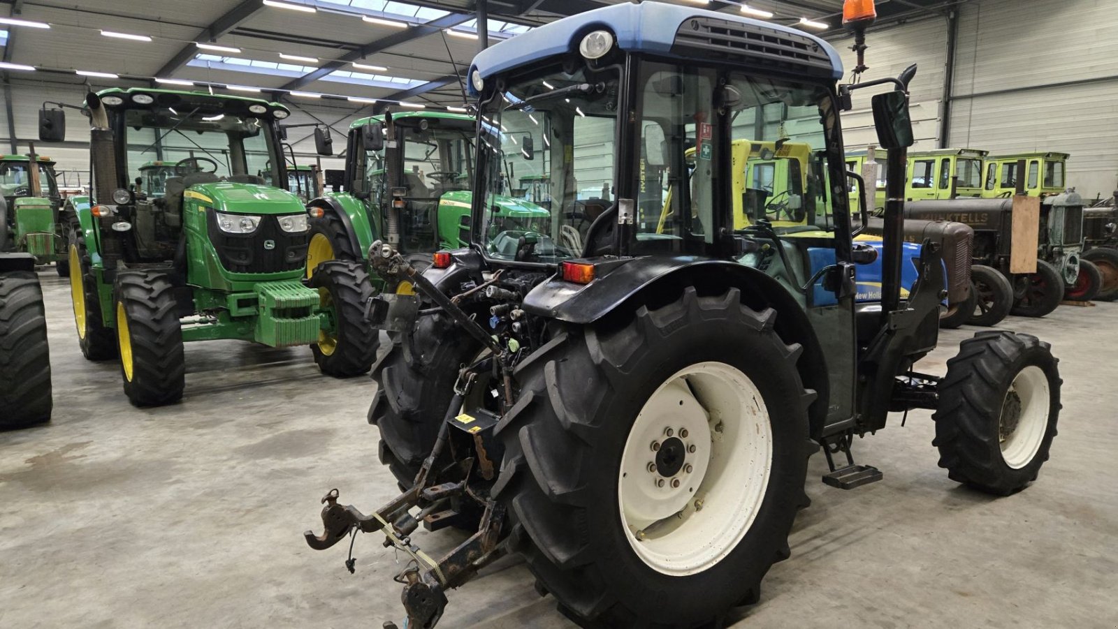 Schmalspurtraktor of the type New Holland T4050F, Gebrauchtmaschine in Deurne (Picture 10)