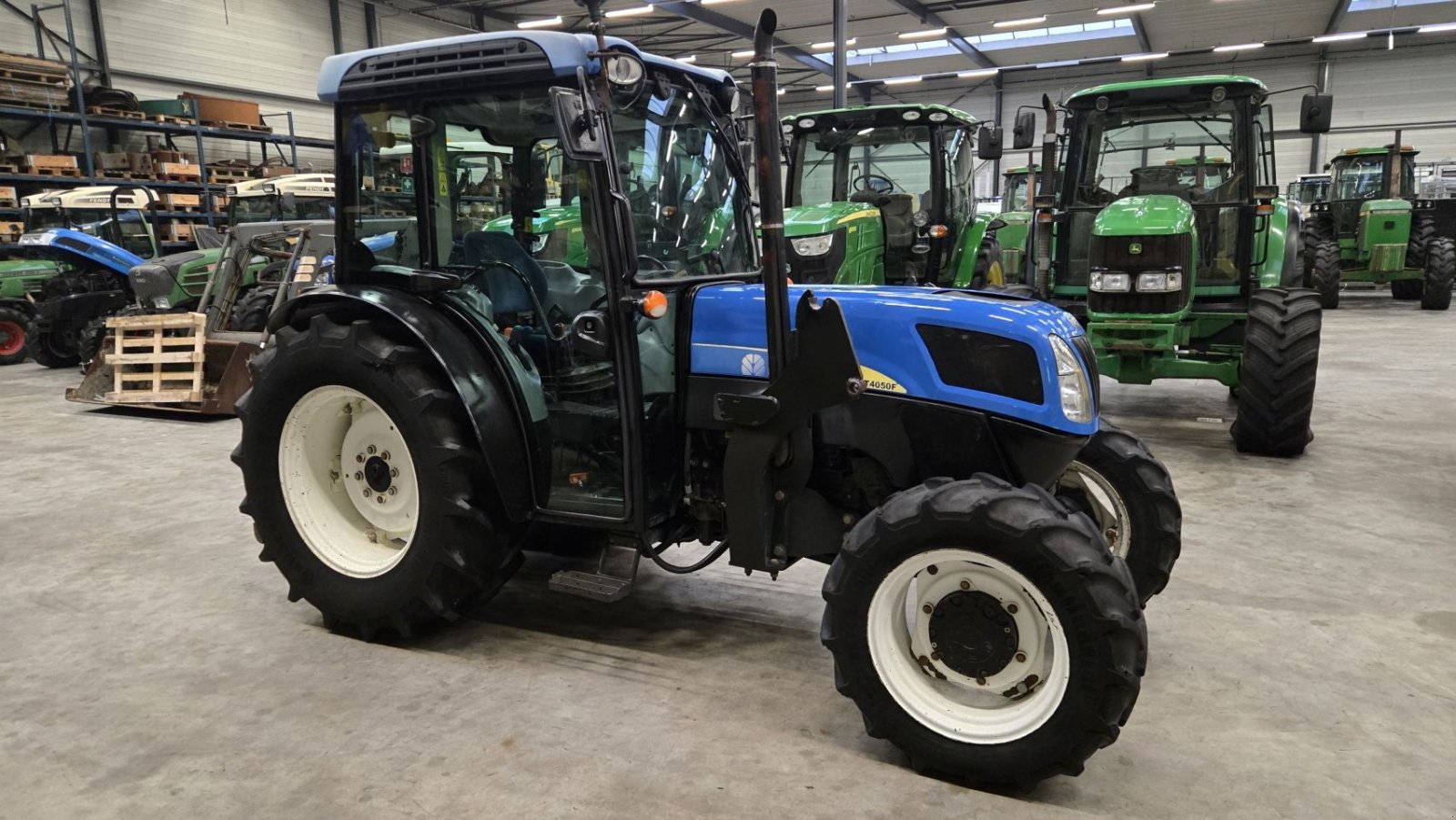 Schmalspurtraktor of the type New Holland T4050F, Gebrauchtmaschine in Deurne (Picture 9)