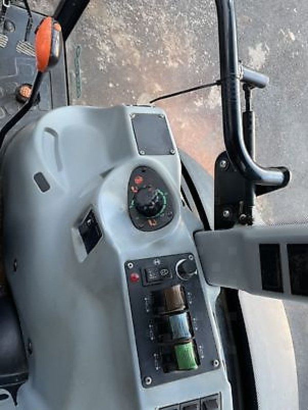 Schmalspurtraktor des Typs New Holland T4.100F, Gebrauchtmaschine in Carcassonne (Bild 10)