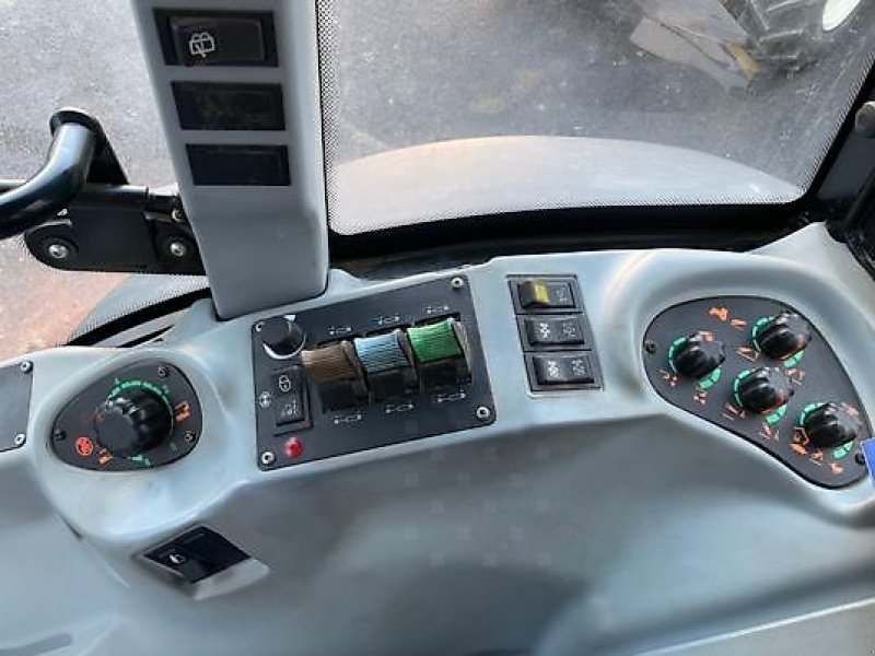 Schmalspurtraktor des Typs New Holland T4.100F, Gebrauchtmaschine in Carcassonne (Bild 9)