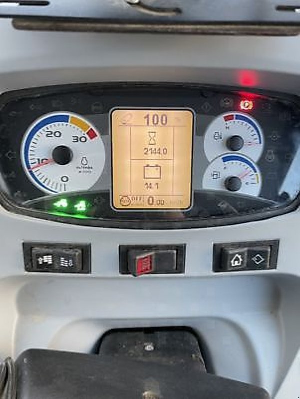 Schmalspurtraktor des Typs New Holland T4.100F, Gebrauchtmaschine in Carcassonne (Bild 7)