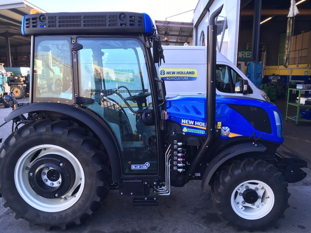 Schmalspurtraktor typu New Holland T4.100V, Gebrauchtmaschine v Aesch (Obrázek 1)