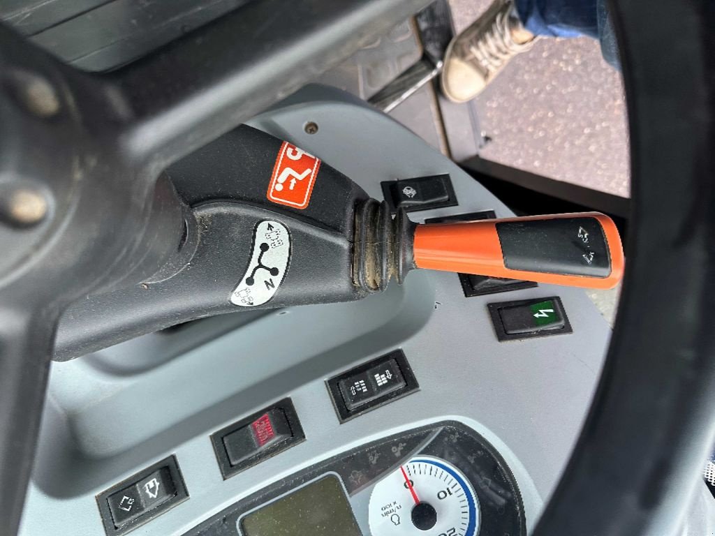 Schmalspurtraktor типа New Holland T4.80V, Gebrauchtmaschine в MORHANGE (Фотография 3)