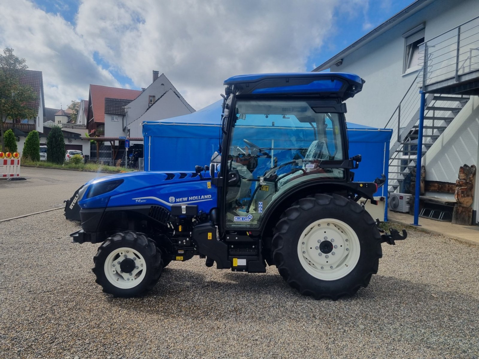 Schmalspurtraktor a típus New Holland T4.80V, Neumaschine ekkor: Sölden (Kép 2)