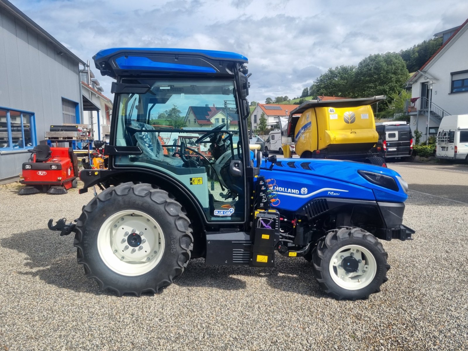 Schmalspurtraktor a típus New Holland T4.80V, Neumaschine ekkor: Sölden (Kép 8)