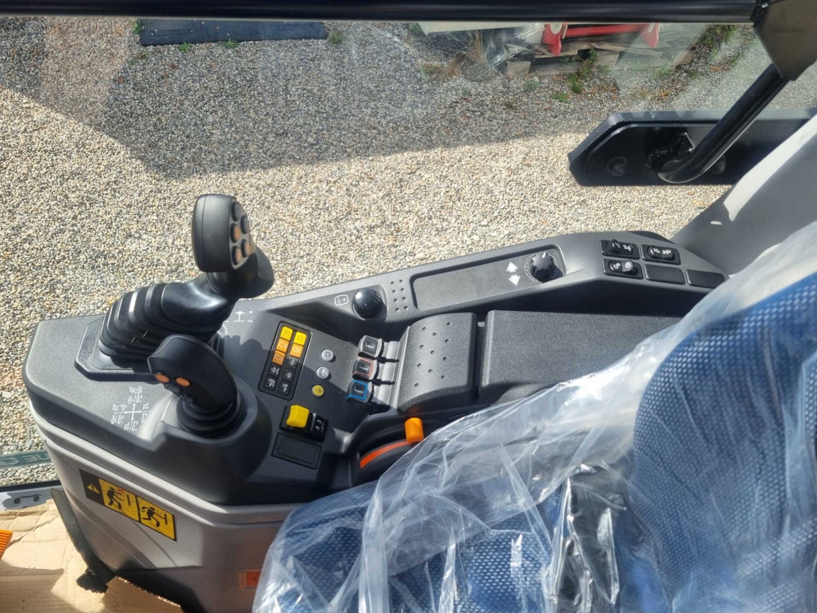 Schmalspurtraktor a típus New Holland T4.80V, Neumaschine ekkor: Sölden (Kép 12)