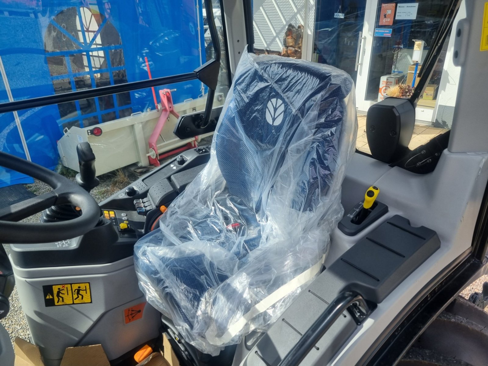 Schmalspurtraktor a típus New Holland T4.80V, Neumaschine ekkor: Sölden (Kép 13)