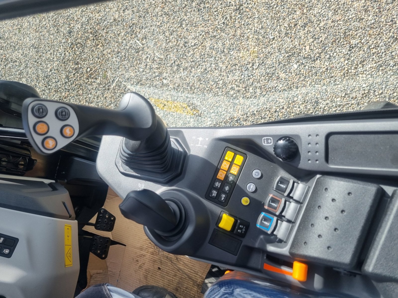 Schmalspurtraktor a típus New Holland T4.80V, Neumaschine ekkor: Sölden (Kép 15)