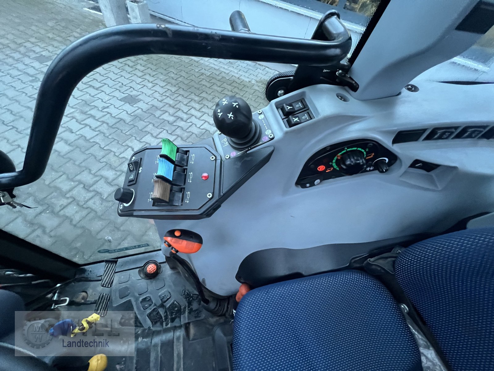 Schmalspurtraktor des Typs New Holland T4.90V, Gebrauchtmaschine in Rudendorf (Bild 8)