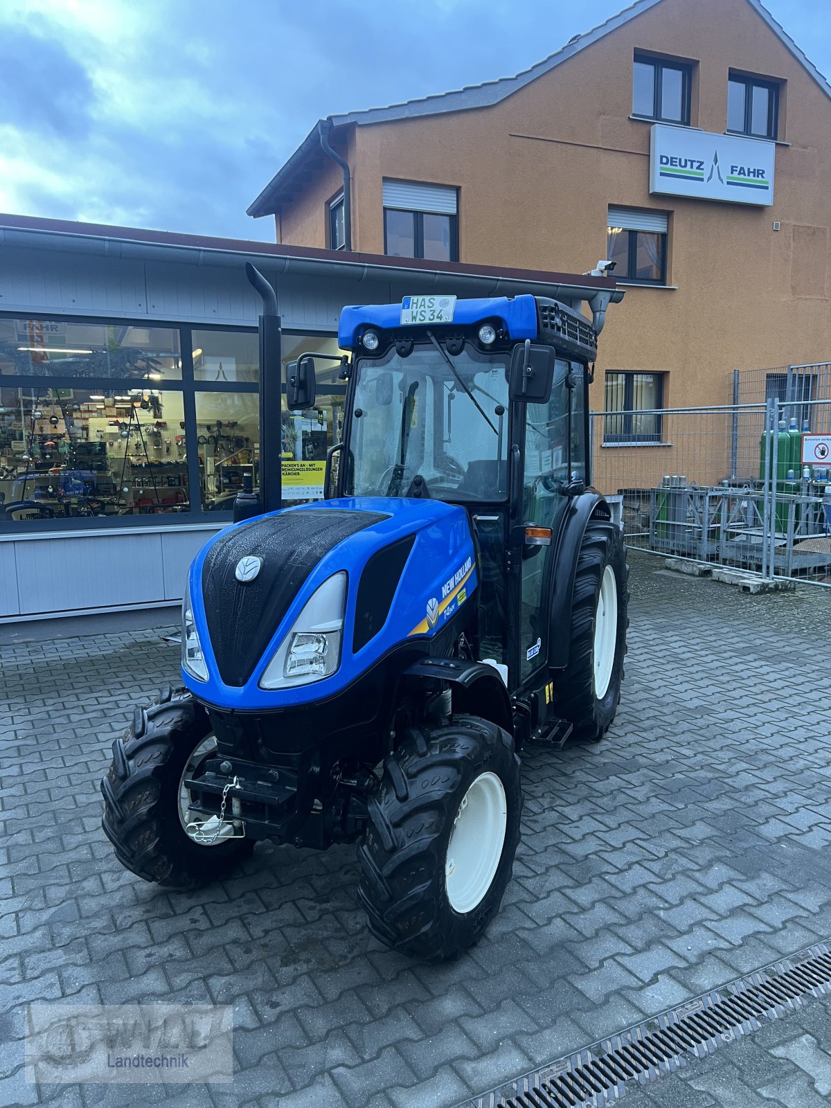 Schmalspurtraktor des Typs New Holland T4.90V, Gebrauchtmaschine in Rudendorf (Bild 1)