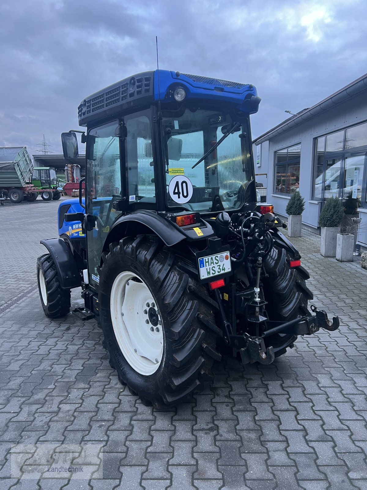 Schmalspurtraktor des Typs New Holland T4.90V, Gebrauchtmaschine in Rudendorf (Bild 2)
