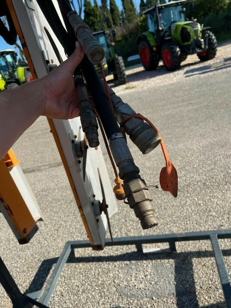 Schmalspurtraktor от тип Pellenc 1 RANG + 2 1/2 RANGS, Gebrauchtmaschine в SAINT ANDIOL (Снимка 9)