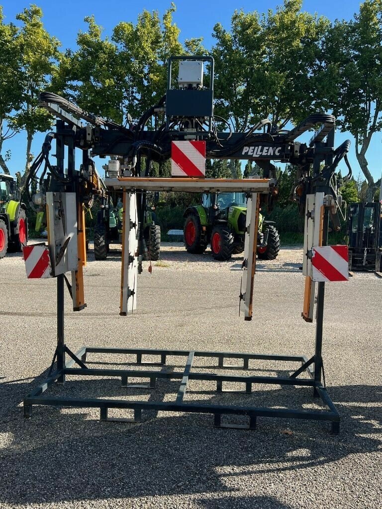 Schmalspurtraktor от тип Pellenc 1 RANG + 2 1/2 RANGS, Gebrauchtmaschine в SAINT ANDIOL (Снимка 3)