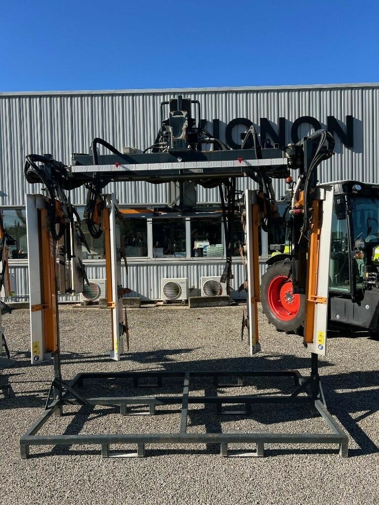 Schmalspurtraktor от тип Pellenc 1 RANG + 2 1/2 RANGS, Gebrauchtmaschine в SAINT ANDIOL (Снимка 1)