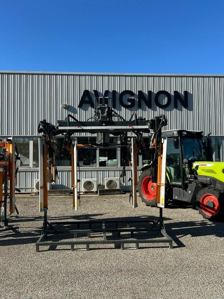 Schmalspurtraktor от тип Pellenc 1 RANG + 2 1/2 RANGS, Gebrauchtmaschine в SAINT ANDIOL (Снимка 2)