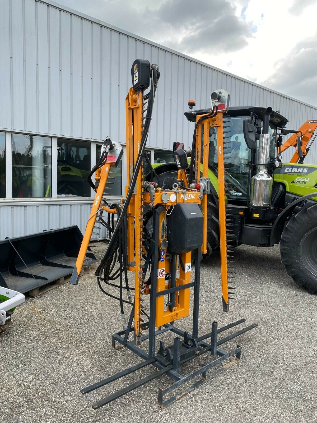 Schmalspurtraktor typu Pellenc ECIMEUSE A BALTS, Gebrauchtmaschine w SAINT ANDIOL (Zdjęcie 2)