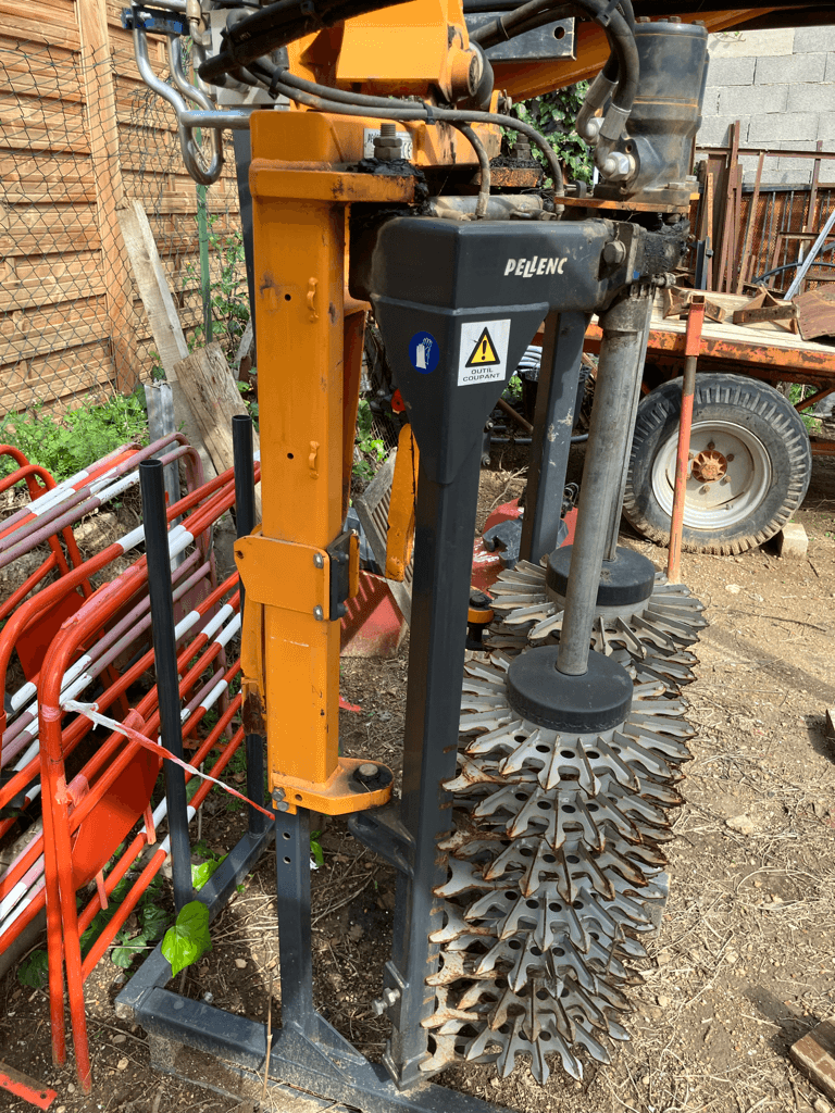 Schmalspurtraktor des Typs Pellenc PRETAILLEUSE POUR OPTIMUM, Gebrauchtmaschine in SAINT ANDIOL (Bild 1)