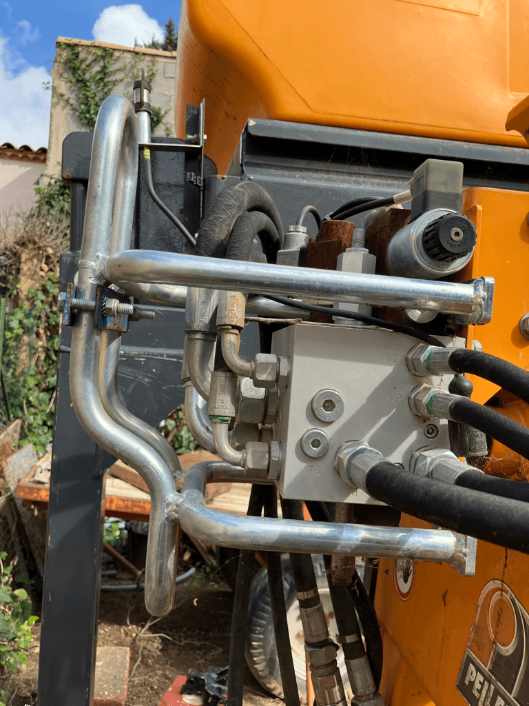 Schmalspurtraktor des Typs Pellenc PRETAILLEUSE POUR OPTIMUM, Gebrauchtmaschine in SAINT ANDIOL (Bild 2)