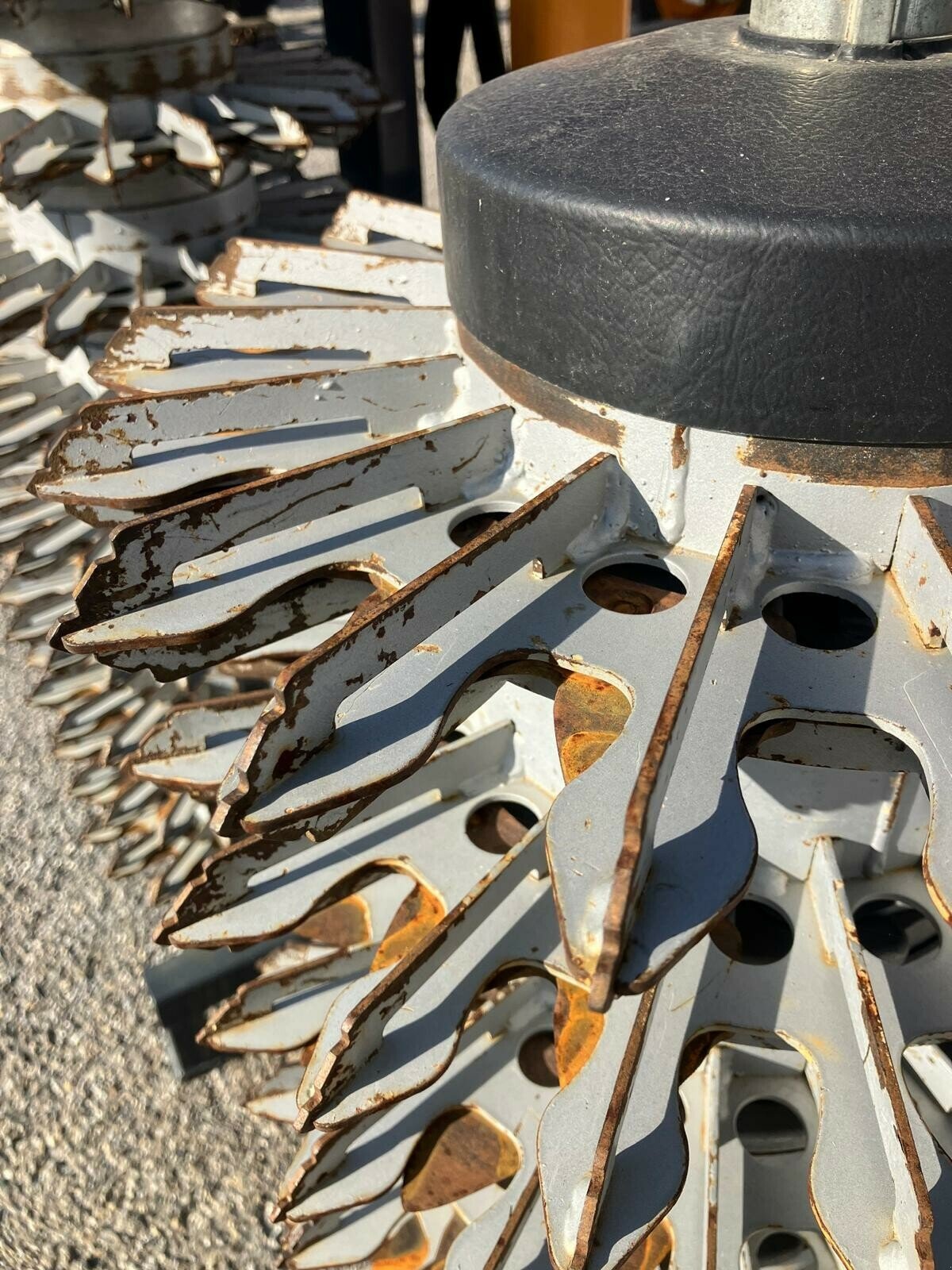 Schmalspurtraktor от тип Pellenc PRETAILLEUSE  POUR PORTEUR, Gebrauchtmaschine в SAINT ANDIOL (Снимка 3)