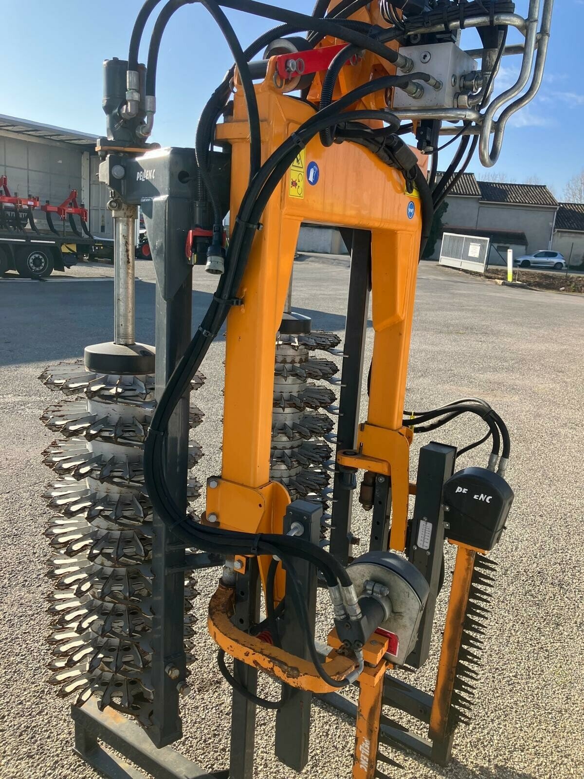 Schmalspurtraktor от тип Pellenc PRETAILLEUSE  POUR PORTEUR, Gebrauchtmaschine в SAINT ANDIOL (Снимка 7)