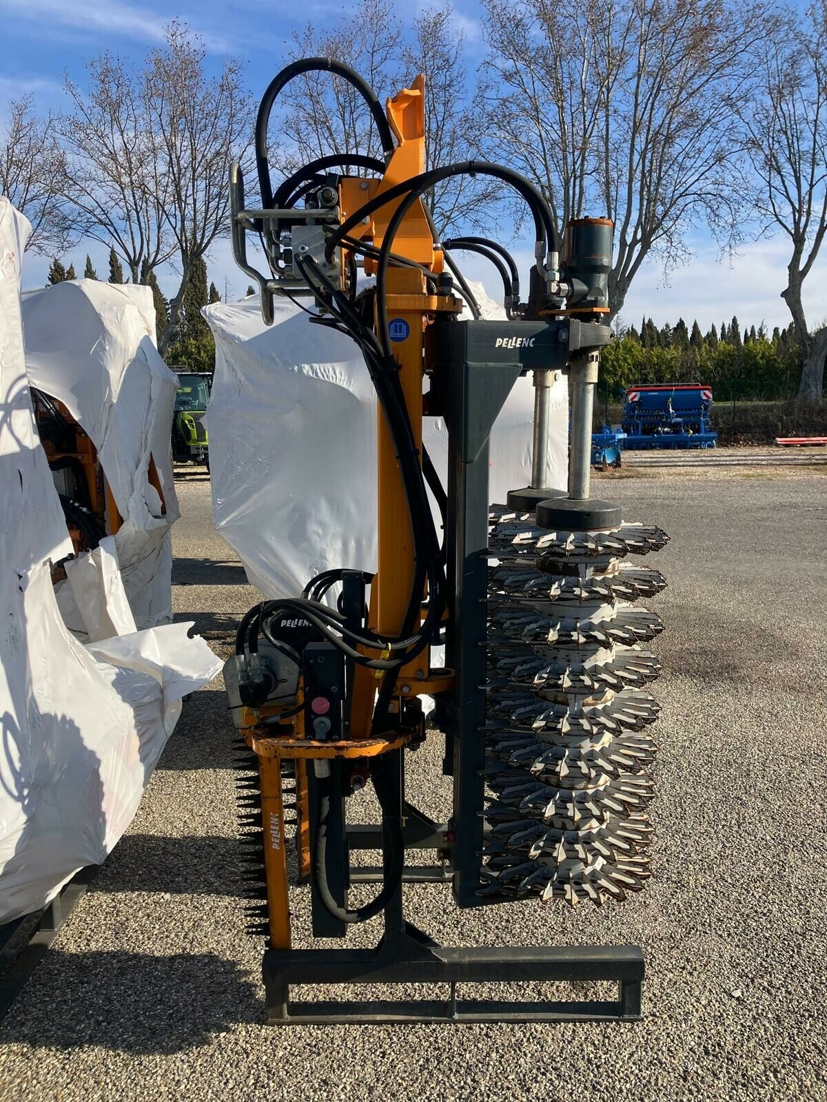 Schmalspurtraktor от тип Pellenc PRETAILLEUSE  POUR PORTEUR, Gebrauchtmaschine в SAINT ANDIOL (Снимка 2)