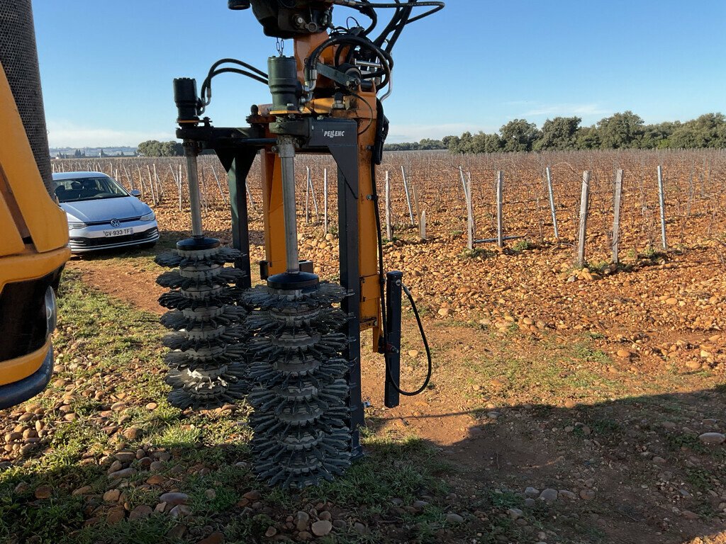 Schmalspurtraktor of the type Pellenc PRETAILLEUSE  POUR PORTEUR, Gebrauchtmaschine in SAINT ANDIOL (Picture 3)