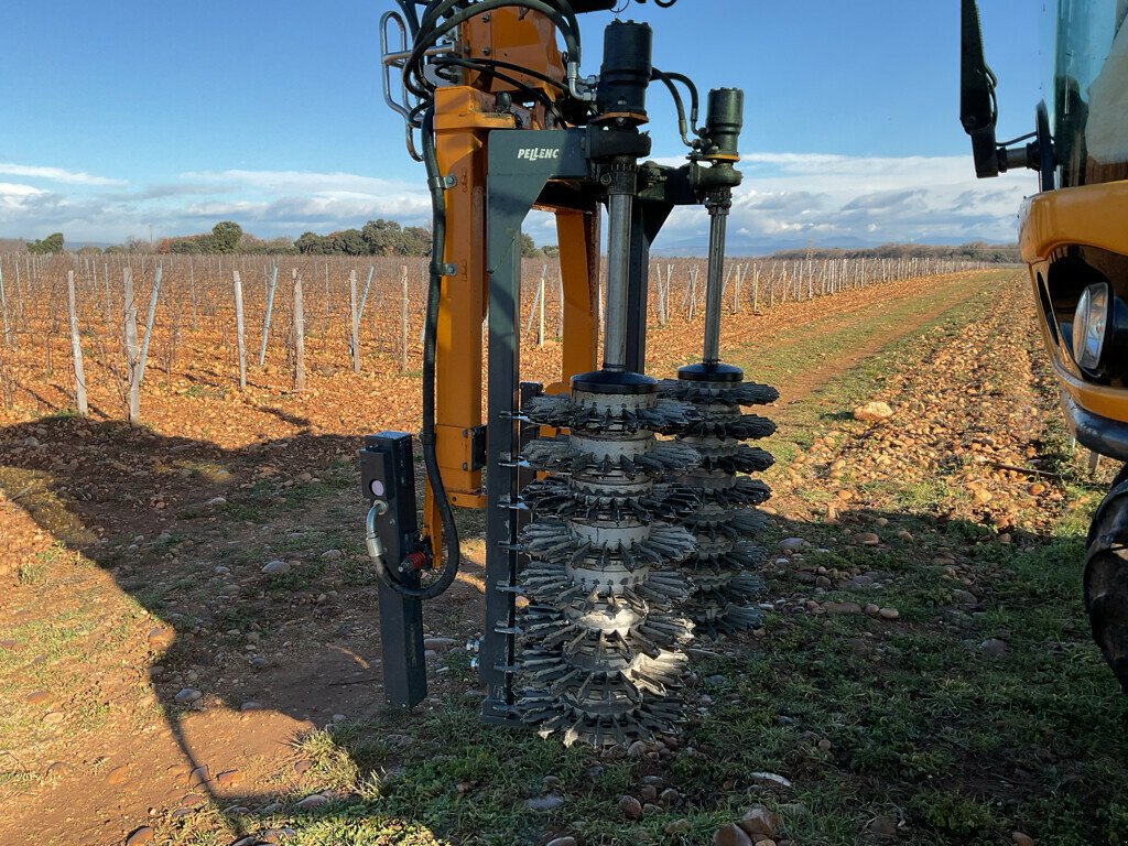 Schmalspurtraktor of the type Pellenc PRETAILLEUSE  POUR PORTEUR, Gebrauchtmaschine in SAINT ANDIOL (Picture 4)