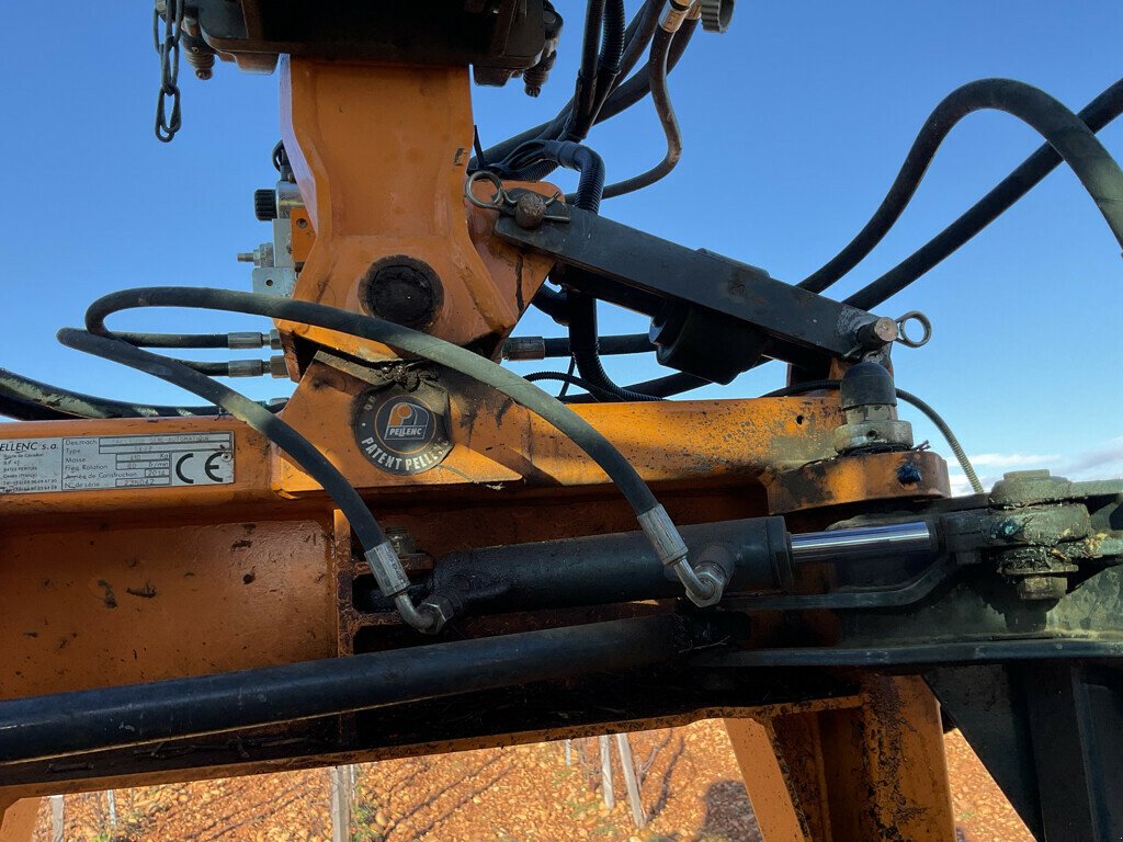 Schmalspurtraktor of the type Pellenc PRETAILLEUSE  POUR PORTEUR, Gebrauchtmaschine in SAINT ANDIOL (Picture 6)