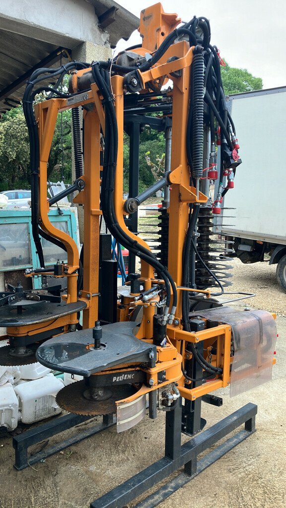 Schmalspurtraktor des Typs Pellenc TAILLEUSE POUR PORTEUR, Gebrauchtmaschine in SAINT ANDIOL (Bild 3)