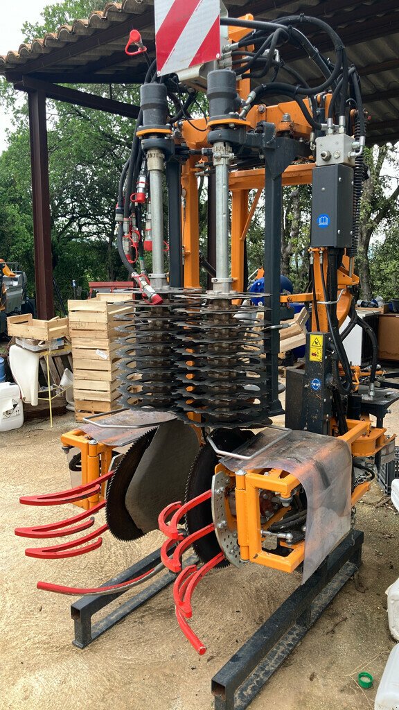 Schmalspurtraktor des Typs Pellenc TAILLEUSE POUR PORTEUR, Gebrauchtmaschine in SAINT ANDIOL (Bild 2)