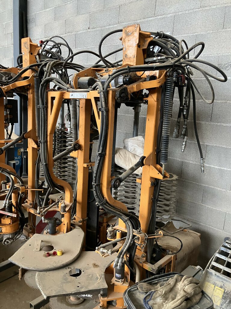 Schmalspurtraktor типа Pellenc TAILLEUSE SUR PORTEUR, Gebrauchtmaschine в SAINT ANDIOL (Фотография 1)