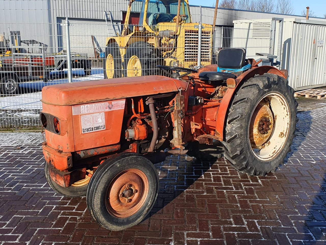 Schmalspurtraktor tipa Renault R80, Gebrauchtmaschine u Weiteveen (Slika 2)