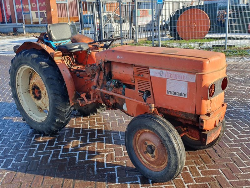 Schmalspurtraktor van het type Renault R80, Gebrauchtmaschine in Weiteveen