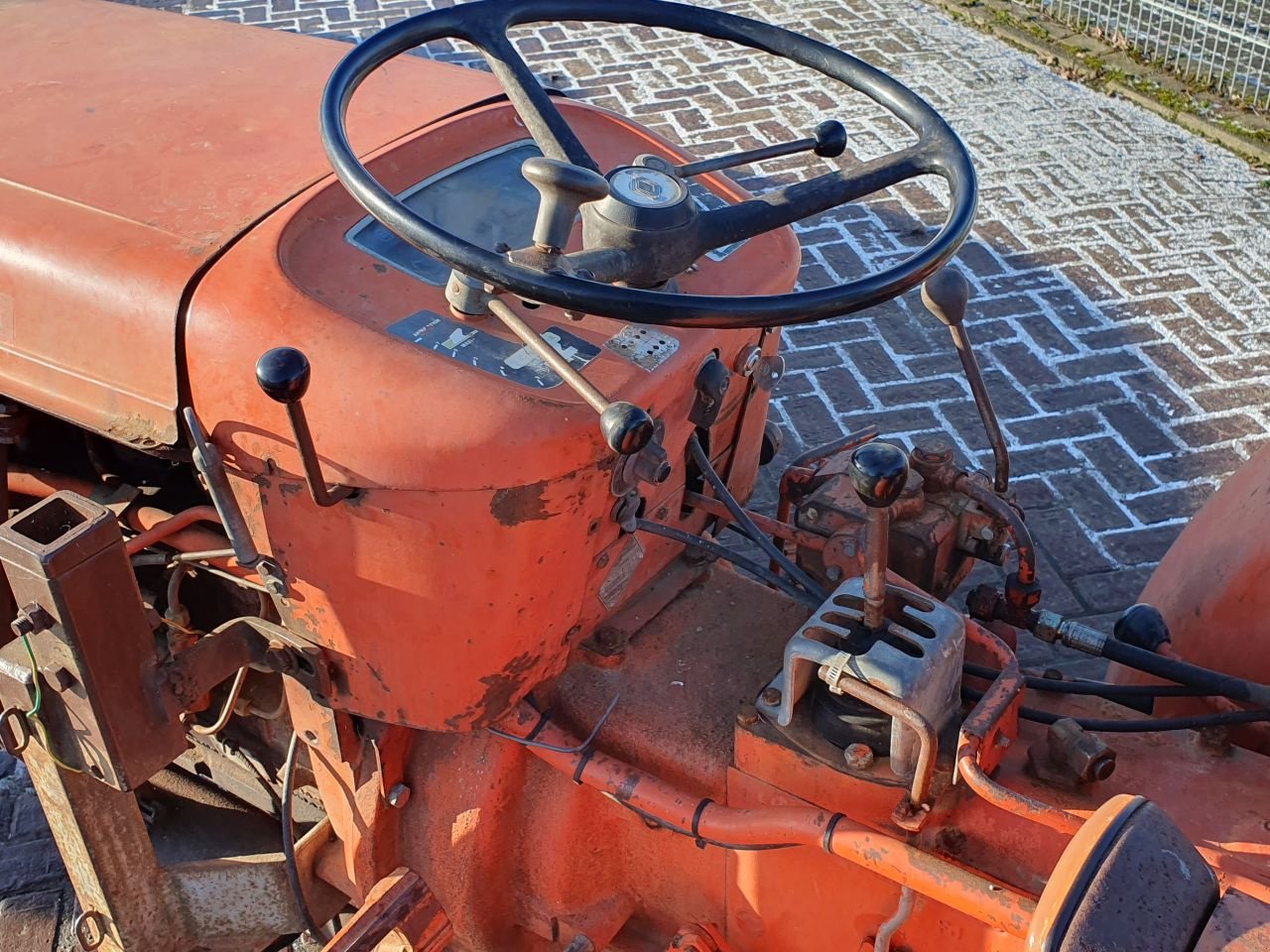 Schmalspurtraktor du type Renault R80, Gebrauchtmaschine en Weiteveen (Photo 4)