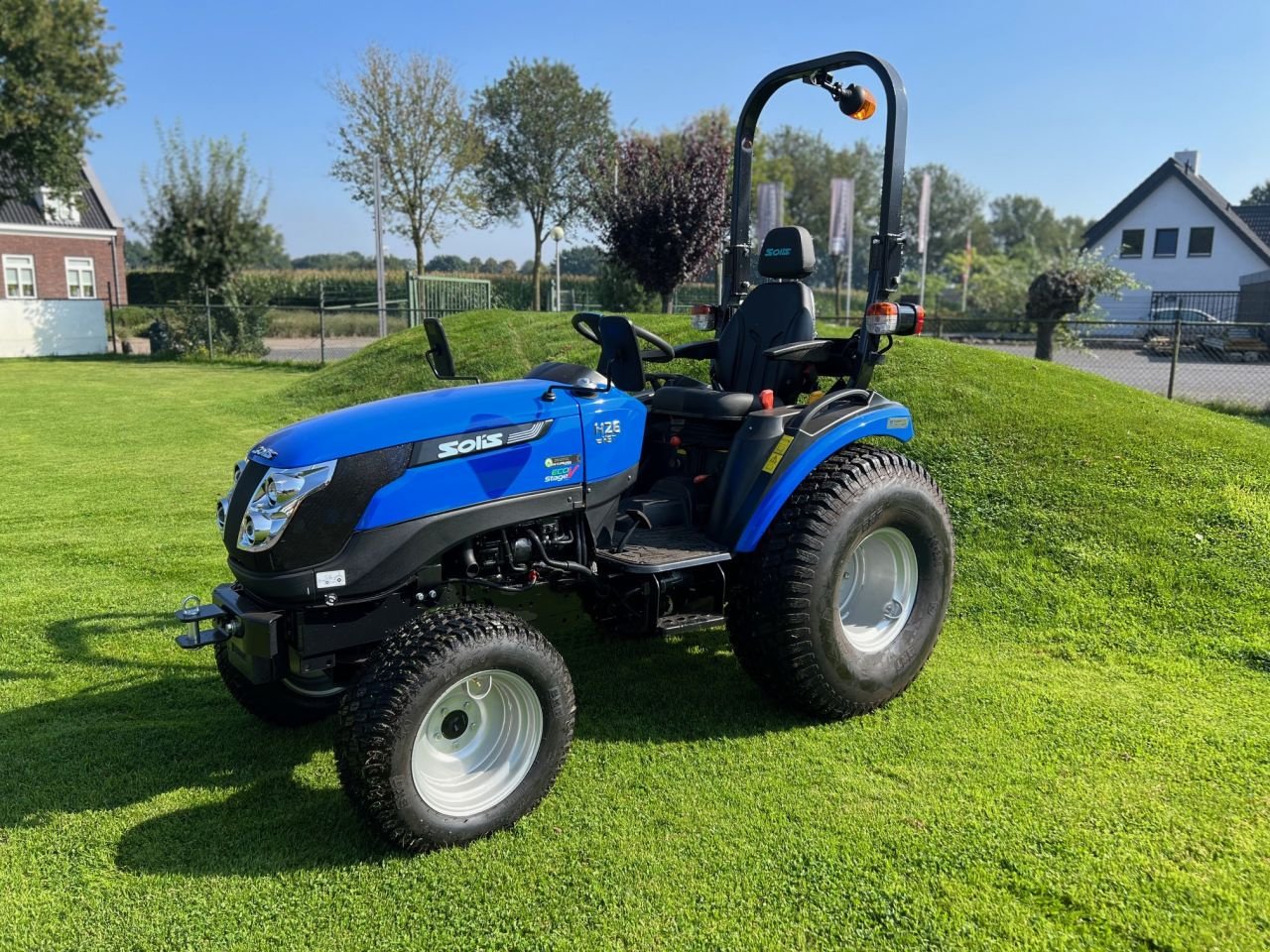 Schmalspurtraktor des Typs Solis H26, Neumaschine in MARIAHOUT (Bild 2)