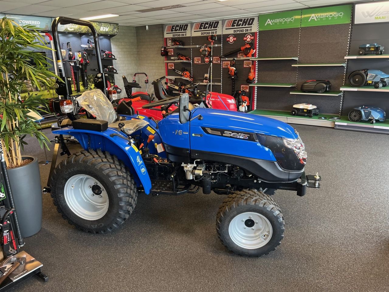 Schmalspurtraktor des Typs Solis S16, Neumaschine in MARIAHOUT (Bild 1)