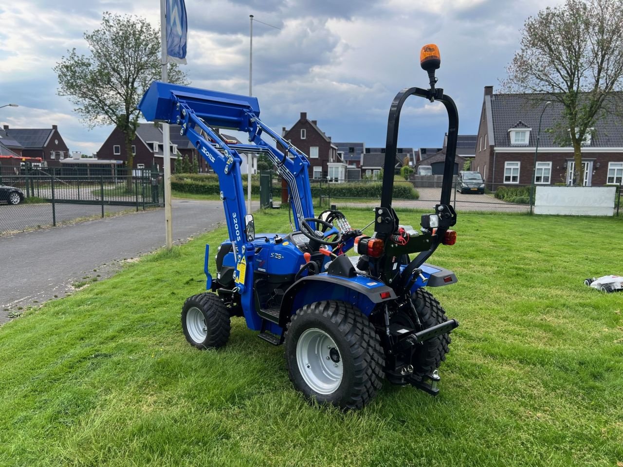 Schmalspurtraktor des Typs Solis S26 plus, Neumaschine in MARIAHOUT (Bild 8)