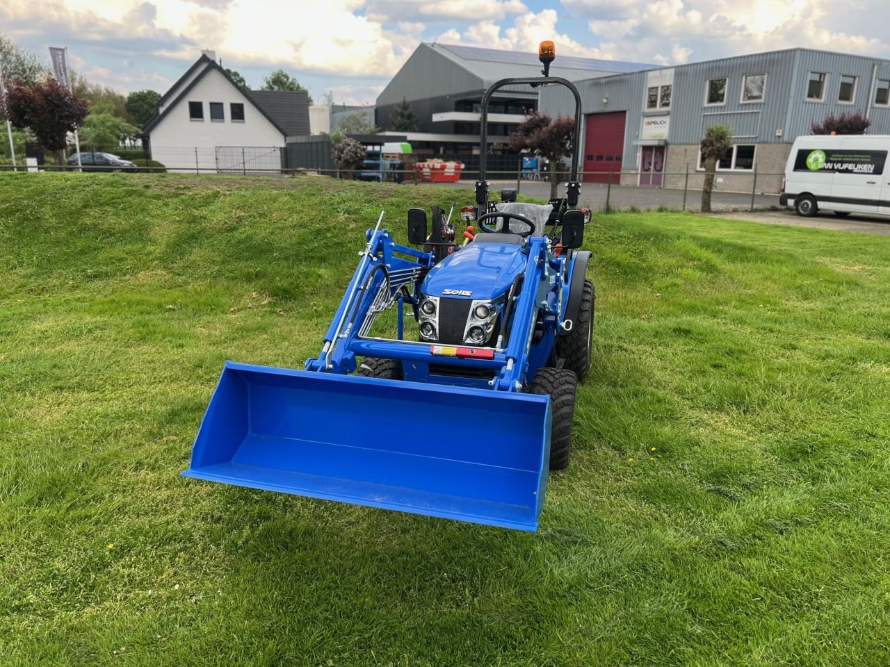 Schmalspurtraktor des Typs Solis S26 plus, Neumaschine in MARIAHOUT (Bild 10)