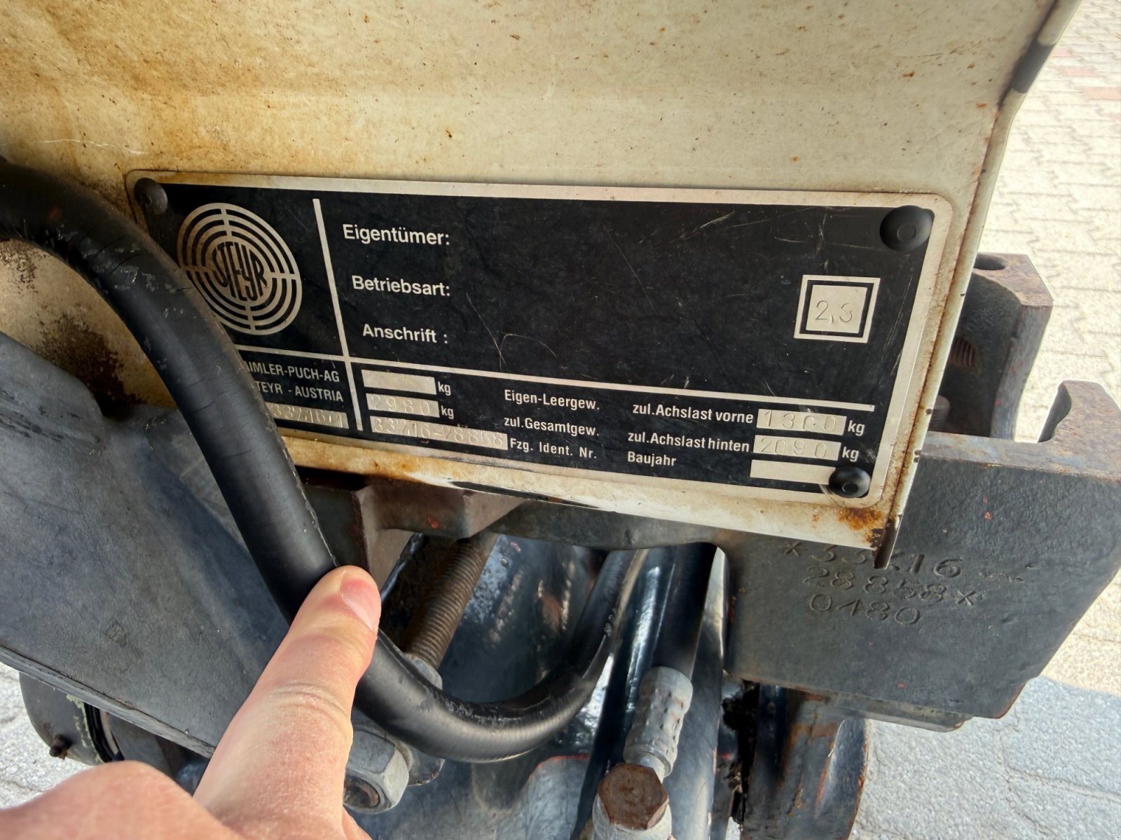 Schmalspurtraktor du type Steyr 8055 A, Gebrauchtmaschine en Neureichenau (Photo 9)