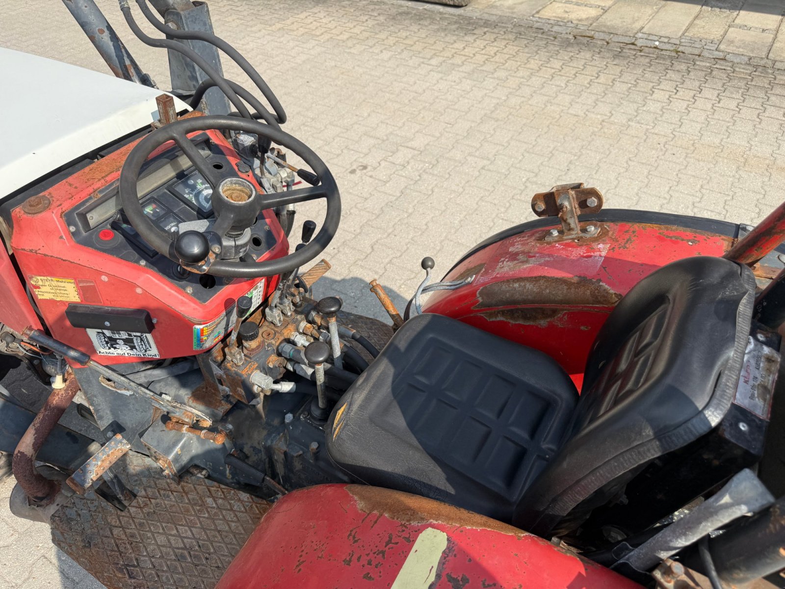 Schmalspurtraktor du type Steyr 8055 A, Gebrauchtmaschine en Neureichenau (Photo 12)