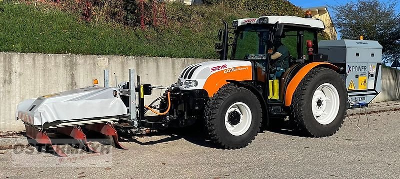 Schmalspurtraktor des Typs Steyr Kompakt 4095 Kommunal XPU Unkraut Vernichter, Mietmaschine in Rohr (Bild 1)