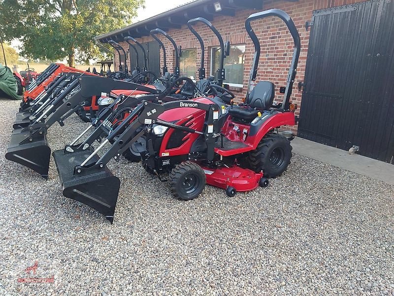 Schmalspurtraktor des Typs TYM T194, Neumaschine in Grischow (Bild 1)