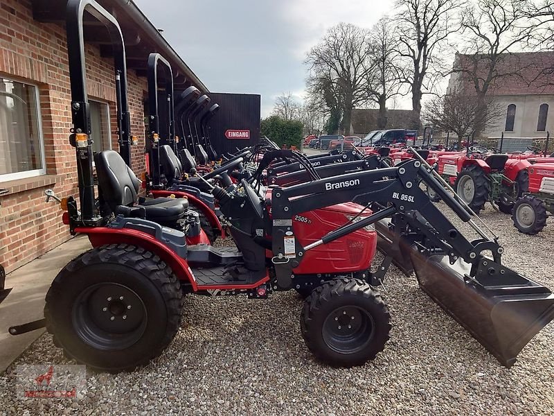 Schmalspurtraktor des Typs TYM T255H, Neumaschine in Grischow (Bild 3)