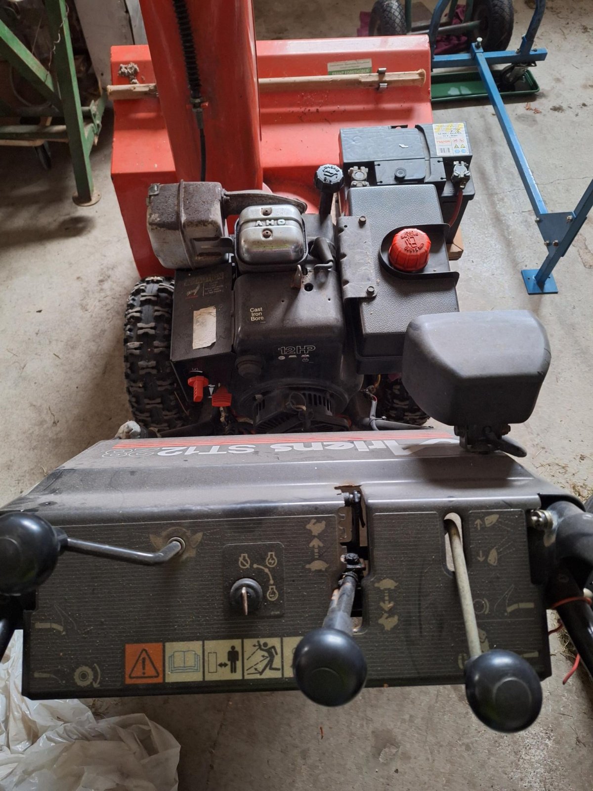 Schneefräse des Typs Ariens 1228, Gebrauchtmaschine in Seekirchen am Wallersee (Bild 3)