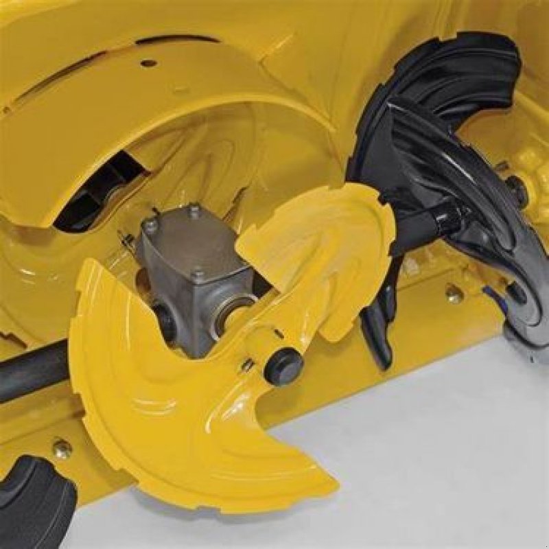 Schneefräse of the type Cub Cadet XS3 76 TDE, Gebrauchtmaschine in NATTERNBACH (Picture 5)