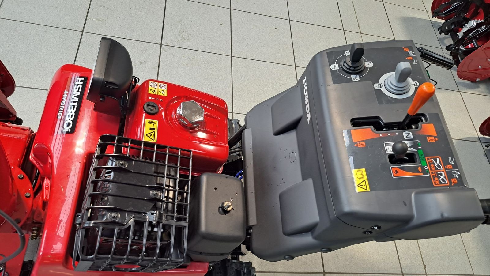 Schneefräse des Typs Honda HSM 1380i TD, Gebrauchtmaschine in Villach (Bild 8)