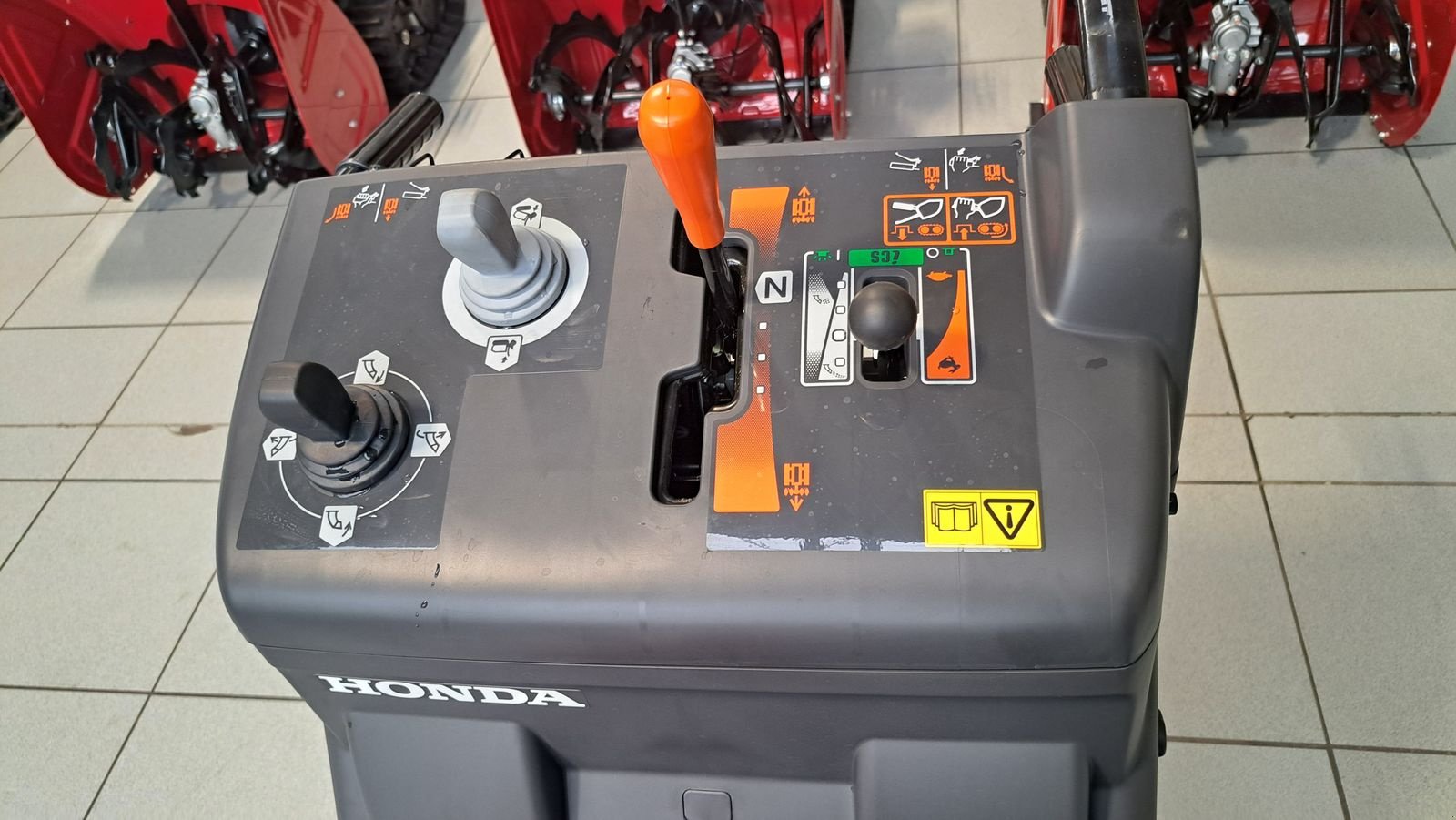 Schneefräse des Typs Honda HSM 1380i TD, Gebrauchtmaschine in Villach (Bild 9)