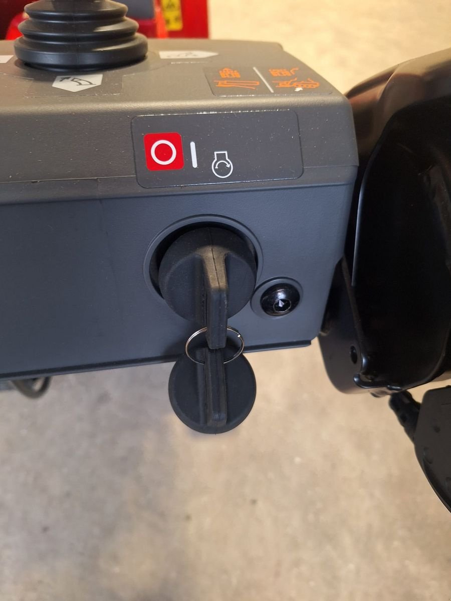 Schneefräse of the type Honda HSS 760A TD, Gebrauchtmaschine in Villach (Picture 2)