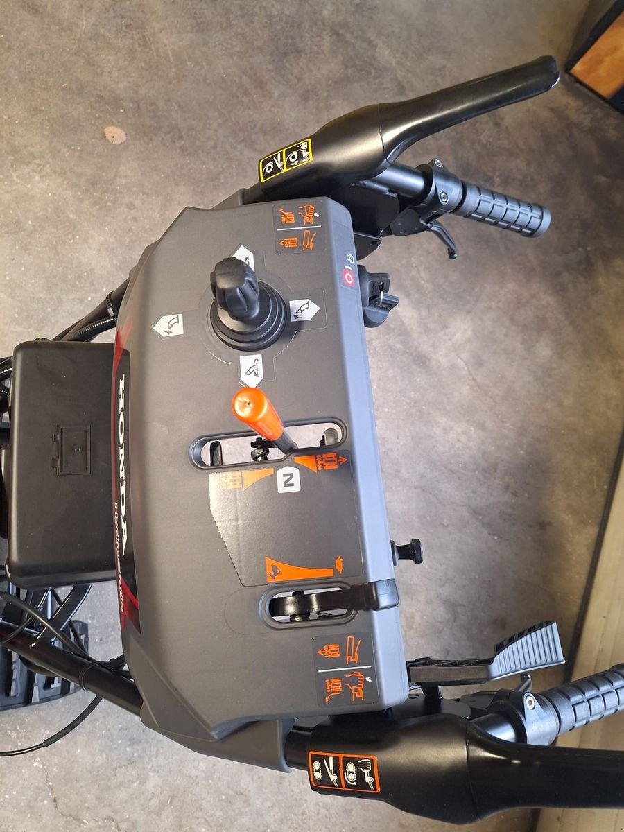 Schneefräse of the type Honda HSS 760A TD, Gebrauchtmaschine in Villach (Picture 4)